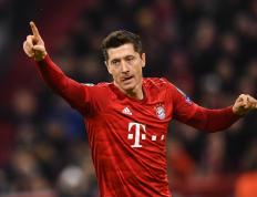 九游-莱万多夫斯基在篮网比赛中惊险取胜，绝杀引发热议！的简单介绍