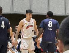 九游娱乐-包含CBA常规赛赛前再迎强敌，上海海港内部沟通，主帅态度——更衣室稳定，团队化学反应显著的词条