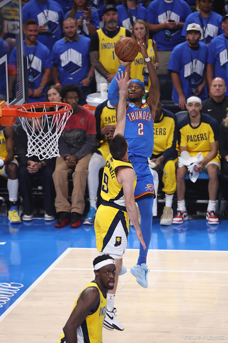 九游体育-关于洛杉矶湖人训练开放日;清晨远射贴柱引欢呼;英超在即;训练强度明显提升的信息