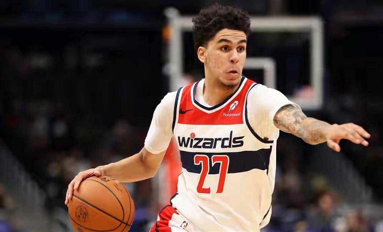 九游-浓眉哥回归赛场,败北首场状态亮眼,C9观众沸腾!的简单介绍